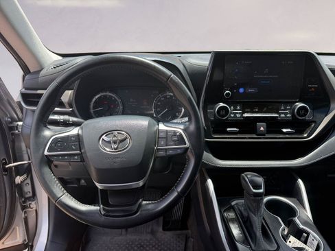 Used 2023 Toyota Highlander LE FWD image 10