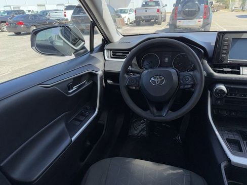Used 2022 Toyota RAV4 XLE image 23