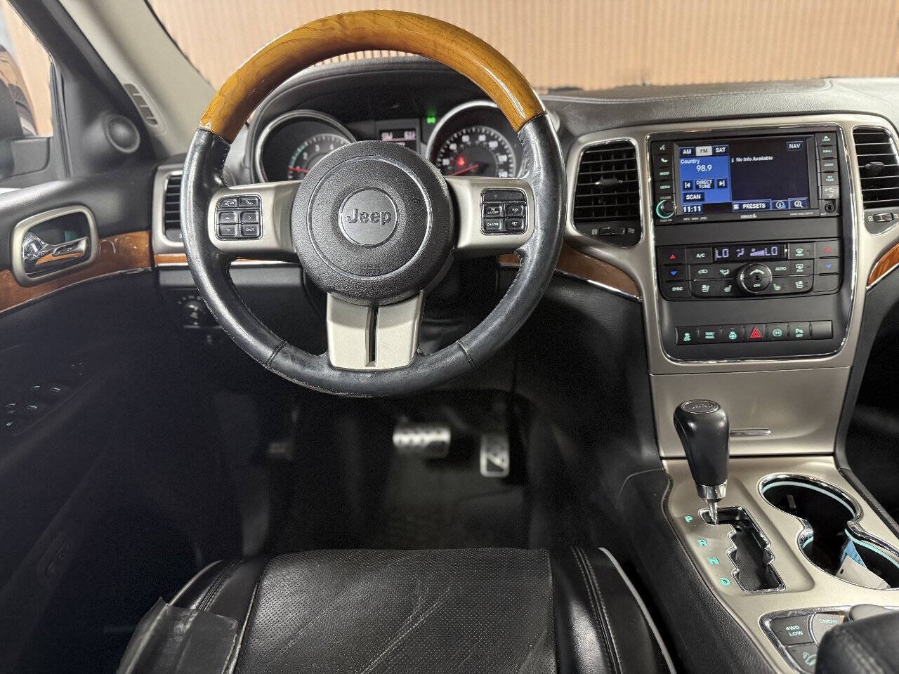 Used 2011 Jeep Grand Cherokee Overland AWD/4WD image 7