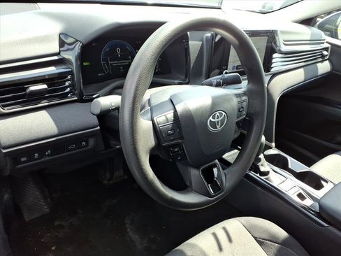 Used 2025 Toyota Camry LE image 9