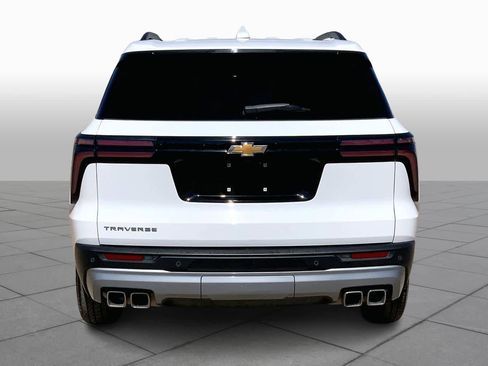 Used 2025 Chevrolet Traverse LT image 5