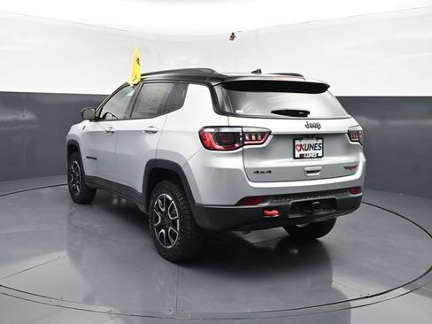 New 2026 Jeep Compass Trailhawk w/ Sun, Sound & Navigation Group AWD/4WD image 7
