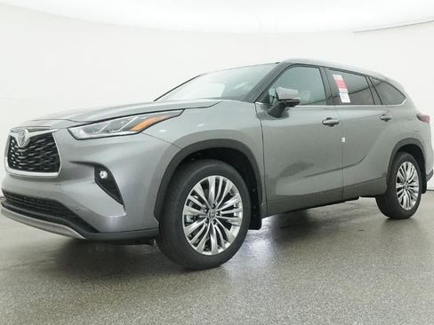 New 2026 Toyota Highlander Platinum AWD/4WD image 17