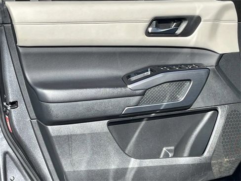 Used 2023 Nissan Pathfinder SL image 24