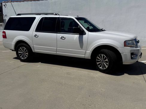 Used 2015 Ford Expedition EL XLT w/ Equipment Group 202A AWD/4WD image 8