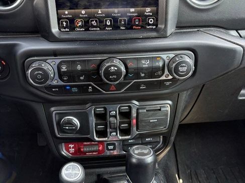 Used 2021 Jeep Wrangler Unlimited Rubicon 4xe w/ Dual Top Group AWD/4WD image 17