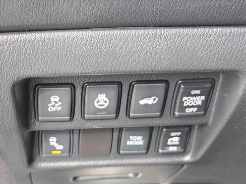 Used 2017 Nissan Pathfinder SL FWD image 11
