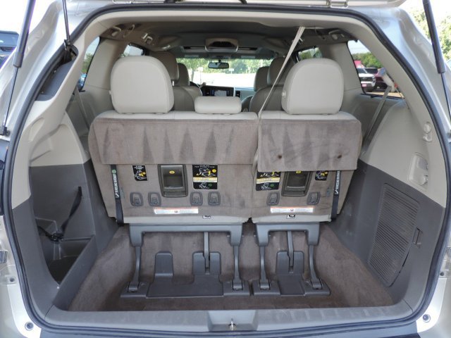 Used 2016 Toyota Sienna XLE w/ XLE Navigation Package FWD image 13