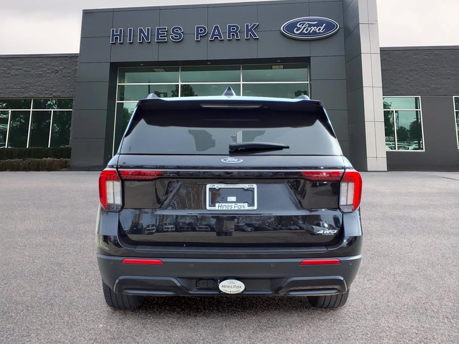Used 2025 Ford Explorer ST-Line w/ ST-Line Street Pack AWD/4WD image 6