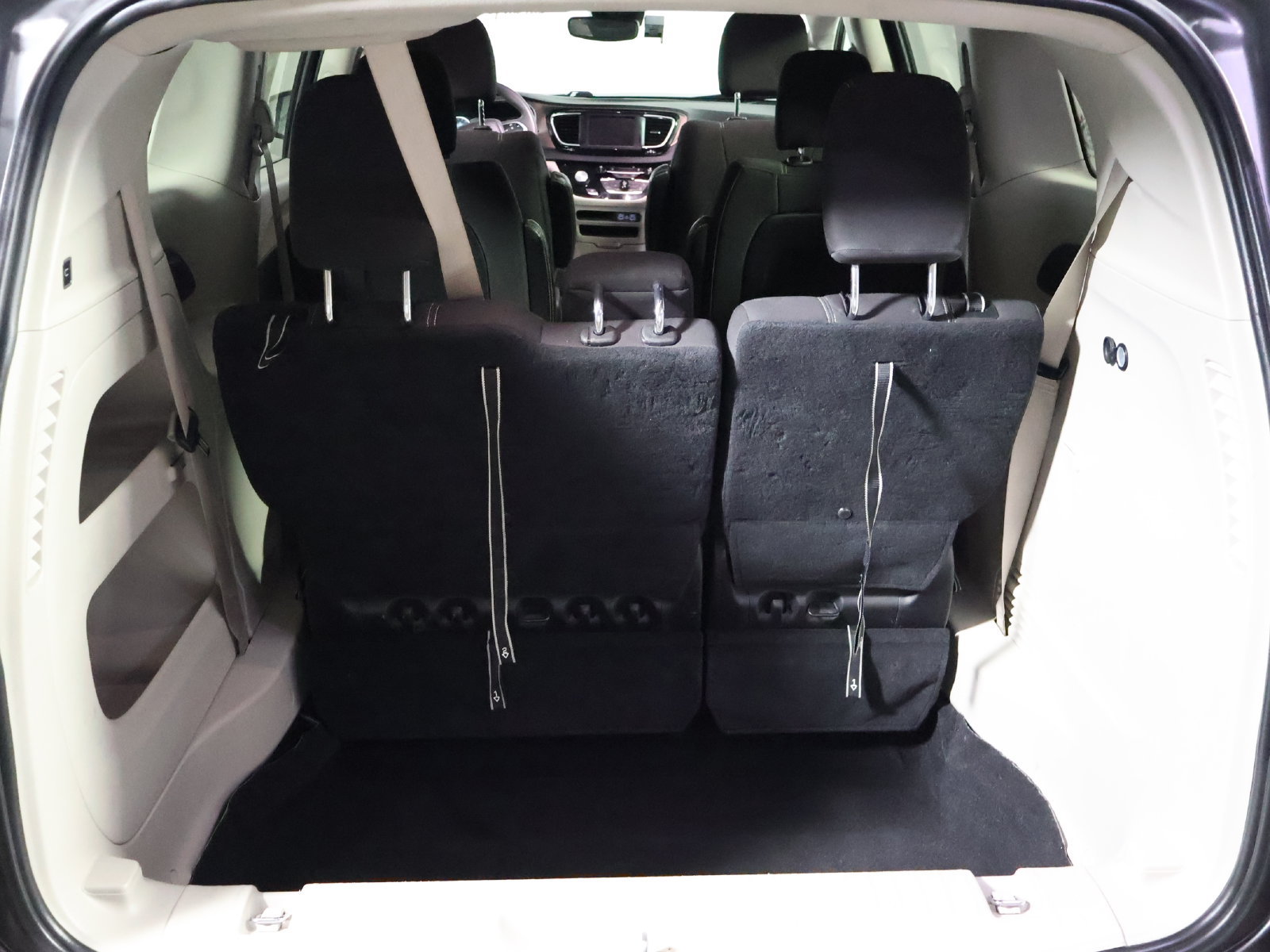 Used 2023 Chrysler Voyager LX FWD image 11