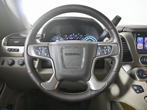 Used 2017 GMC Yukon Denali image 38