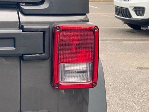 Used 2017 Jeep Wrangler Unlimited Rubicon image 17