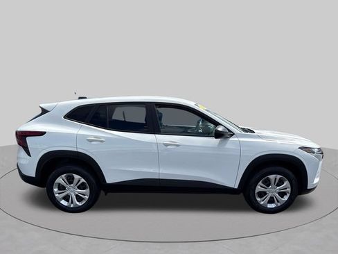 Used 2024 Chevrolet Trax LS w/ Driver Confidence Package FWD image 6