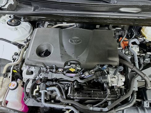 Used 2025 Toyota Camry SE image 9