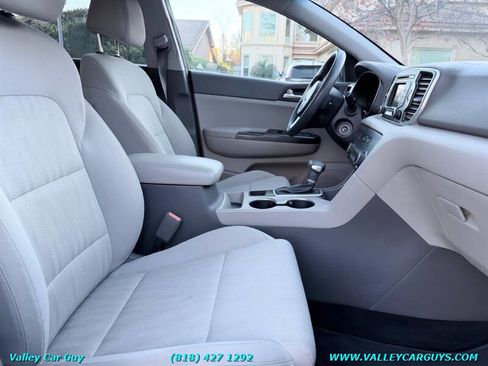 Used 2017 Kia Sportage LX image 8
