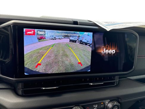 New 2025 Jeep Wrangler Unlimited Rubicon w/ Technology Group image 25