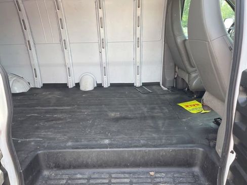 Used 2023 Chevrolet Express 2500 Extended RWD image 4