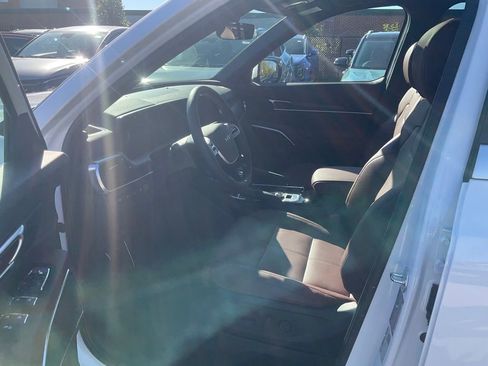 Certified 2025 Kia Telluride SX w/ SX Captain's Chair Package AWD/4WD image 12