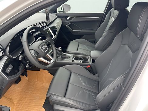 New 2025 Audi Q3 2.0T Premium image 16