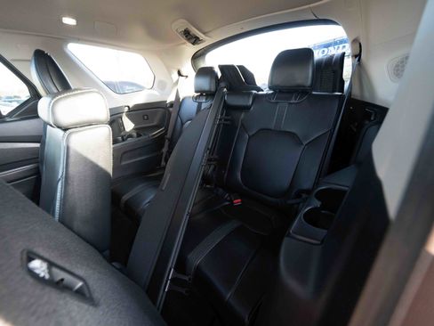 Used 2024 Honda Pilot Touring image 24