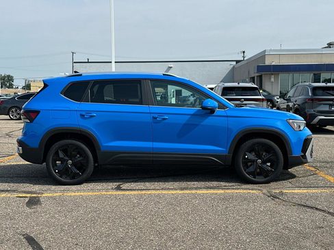 New 2025 Volkswagen Taos SE image 6