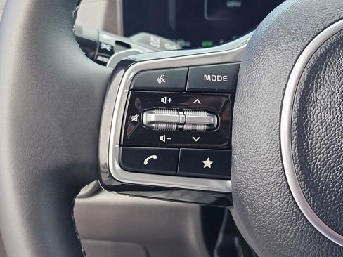 Certified 2026 Kia Carnival SX w/ SX Dark Edition Package image 21