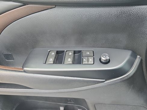 Used 2018 Toyota Highlander XLE image 26