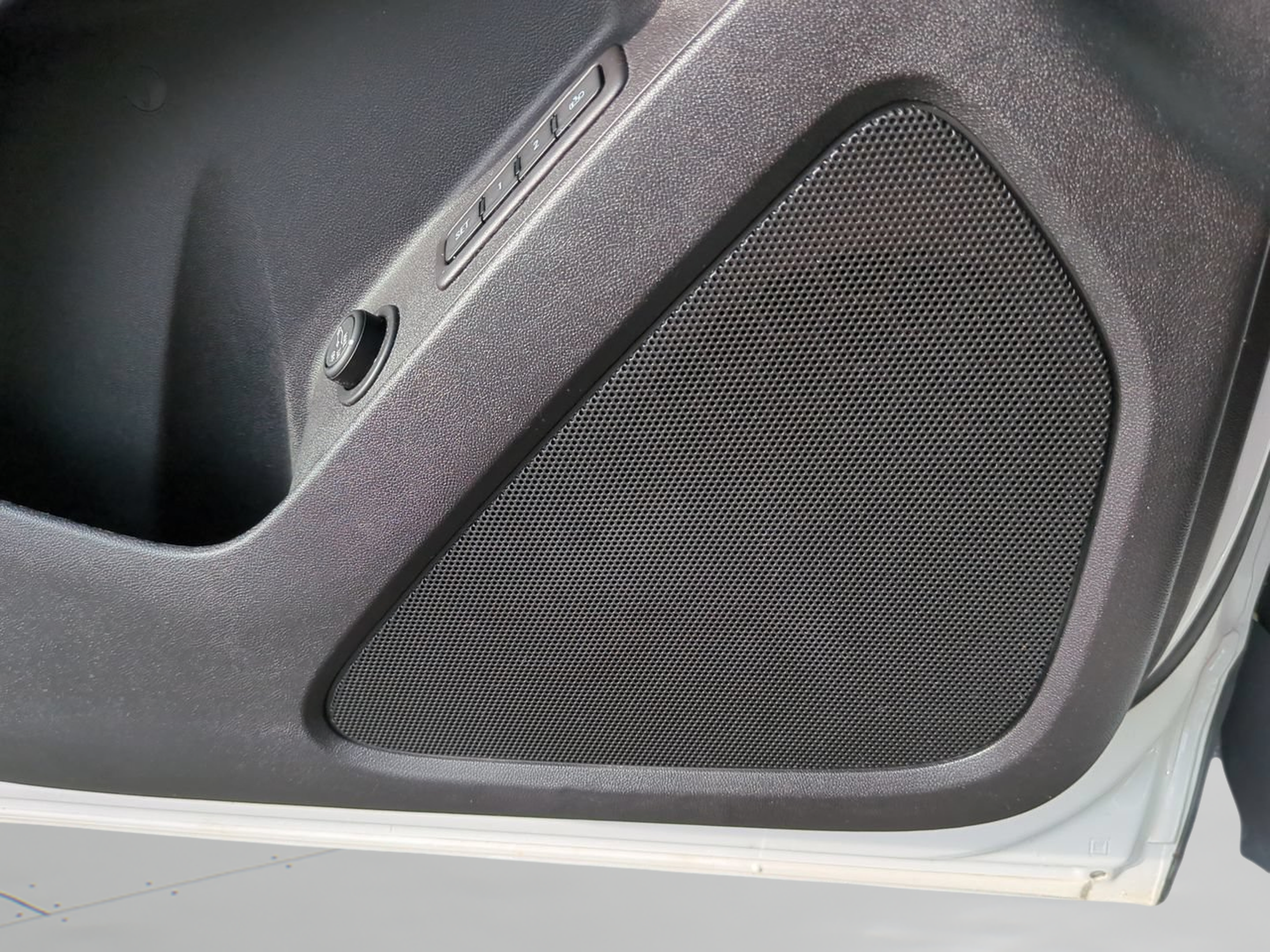 Used 2020 Chevrolet Equinox Premier FWD image 23