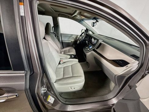 Used 2015 Toyota Sienna XLE Premium FWD image 26
