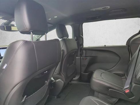 New 2026 Chrysler Pacifica Select FWD image 17