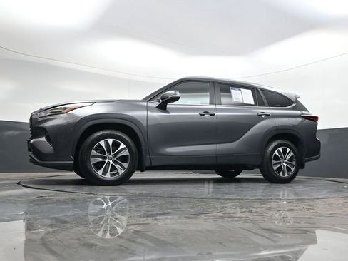 Used 2024 Toyota Highlander XLE image 36