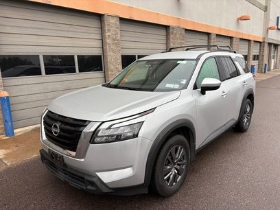 Used 2023 Nissan Pathfinder SV