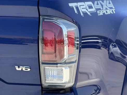 Used 2023 Toyota Tacoma TRD Sport w/ TRD Premium Sport Package AWD/4WD image 10