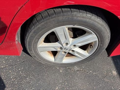 Used 2014 Toyota Camry SE FWD image 11