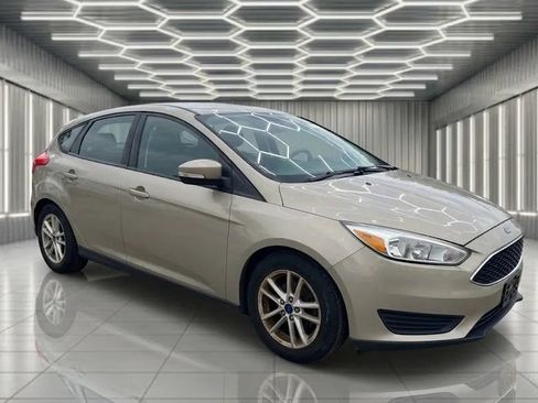 Used 2016 Ford Focus SE FWD image 3