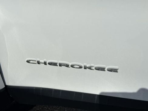 Used 2018 Jeep Cherokee Limited w/ Technology Group image 31