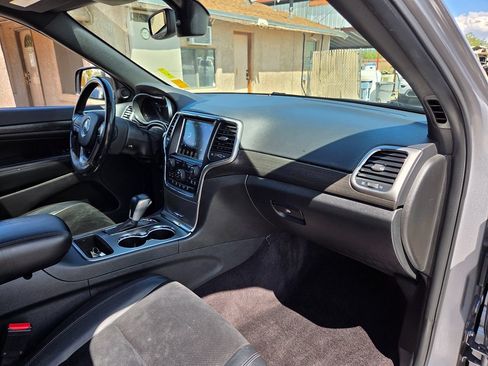 Used 2018 Jeep Grand Cherokee Altitude RWD image 52