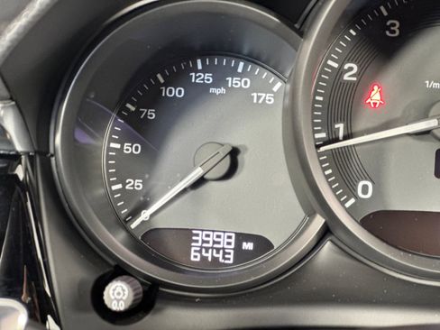 Certified 2025 Porsche Macan image 30