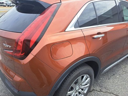 Used 2019 Cadillac XT4 Premium Luxury w/ Enhanced Visibility Package FWD image 17