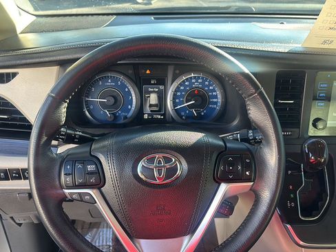 Used 2016 Toyota Sienna XLE w/ XLE Navigation Package image 13