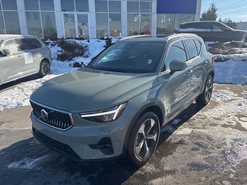 Certified 2025 Volvo XC40 B5 Plus image 11