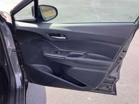 Used 2018 Toyota C-HR XLE image 31