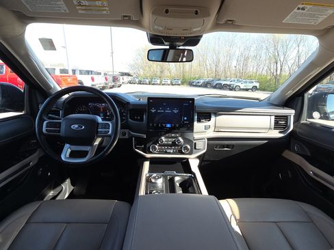 Used 2024 Ford Expedition Max XLT image 29
