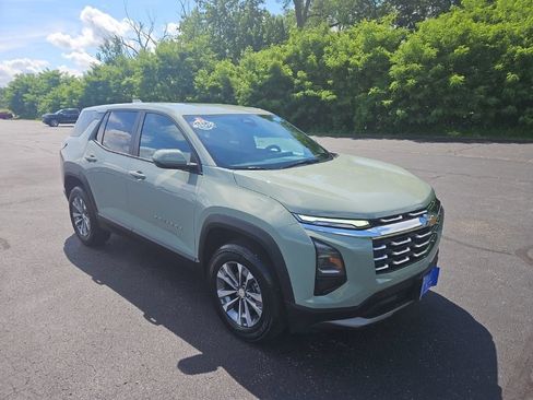 Used 2025 Chevrolet Equinox LT FWD image 9