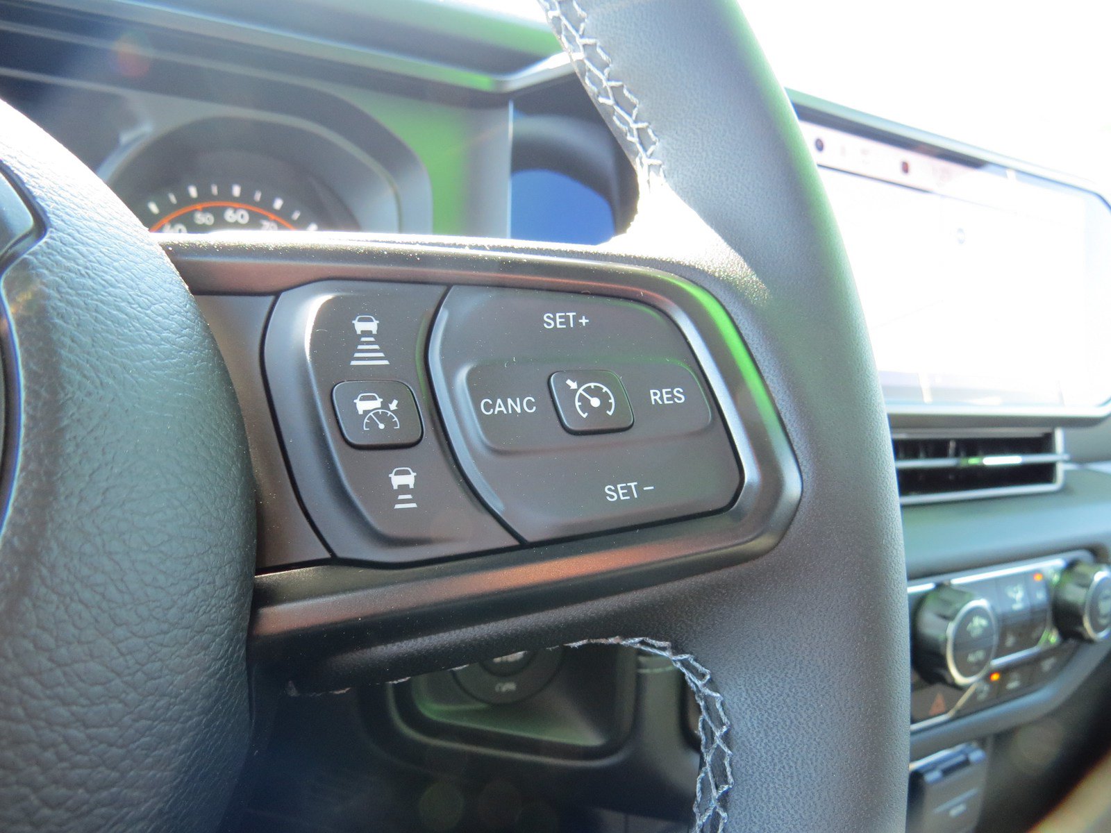 Used 2025 Jeep Gladiator Mojave AWD/4WD image 17