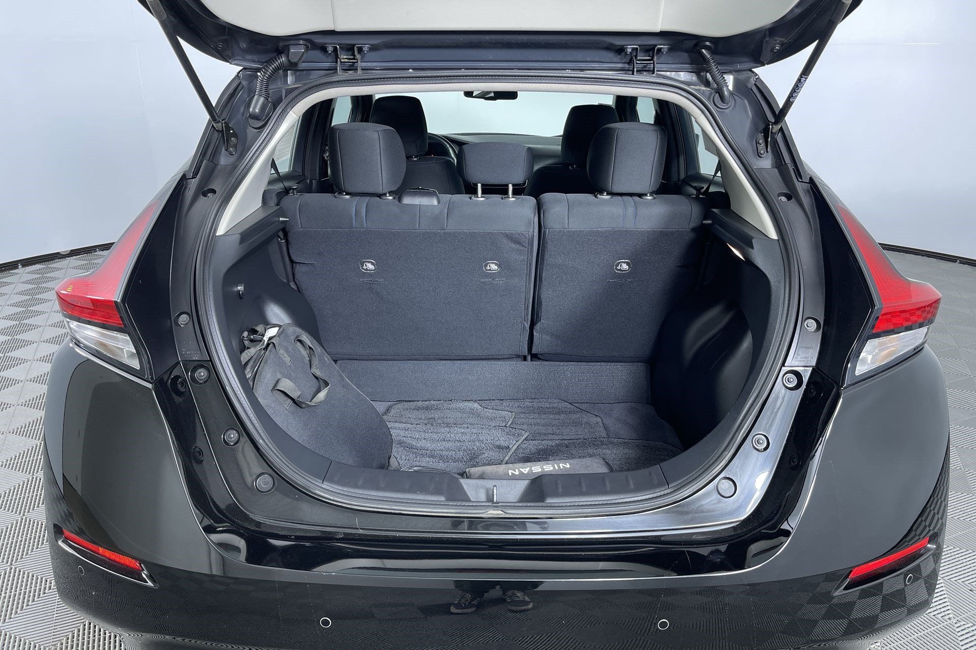 Certified 2025 Nissan Leaf SV Plus FWD image 25