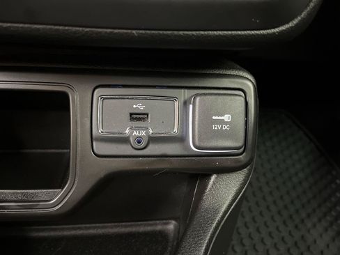 Used 2020 Jeep Renegade Latitude w/ Cold Weather Group FWD image 22