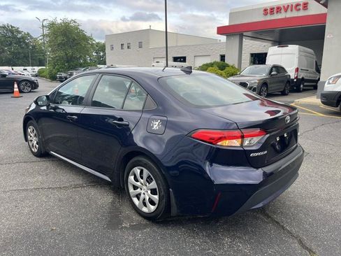 Used 2022 Toyota Corolla LE image 4