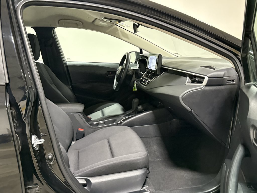 Used 2025 Toyota Corolla LE FWD image 21
