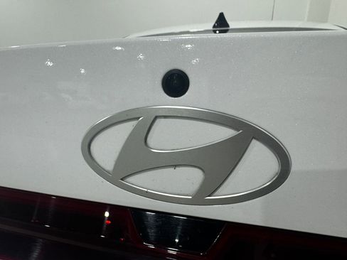 Used 2025 Hyundai Elantra SE image 26
